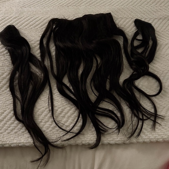 20 inch Black Wavy Hair Extensions with Halo - Picture 6 of 6